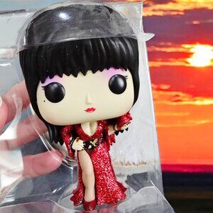 Funko Pop! ✦ Elvira #68 ✦ Diamond Glitter Red Gown 40th Anniversary Goth Icon